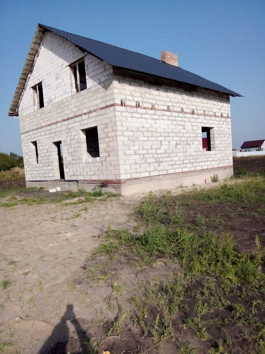 Продаж двохповерхового будинку.