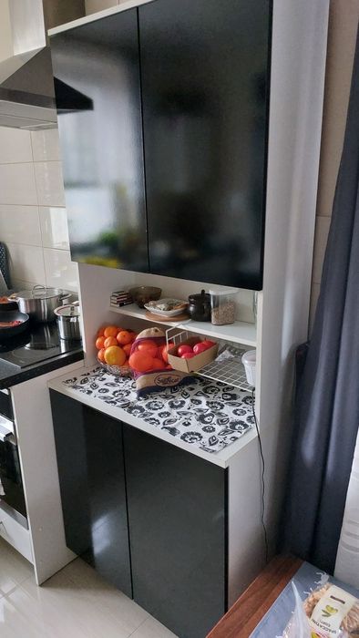Wysoka komoda kuchenna z blatem