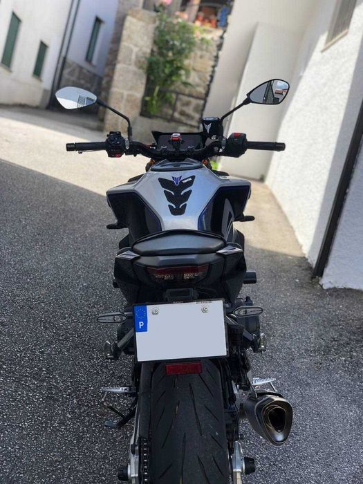Yamaha MT 09 SP Akrapovic réplica + Extras