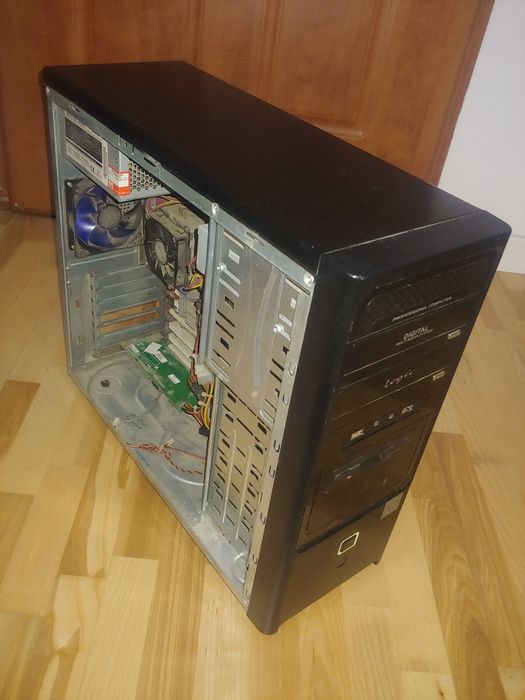 Obudowy Gigabyte, Logic z zasilaczem i plytą główna