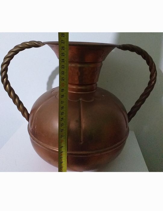 Vaso raro Vintage com alça de latão