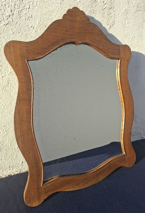 Espelho Antigo com Moldura de Madeira