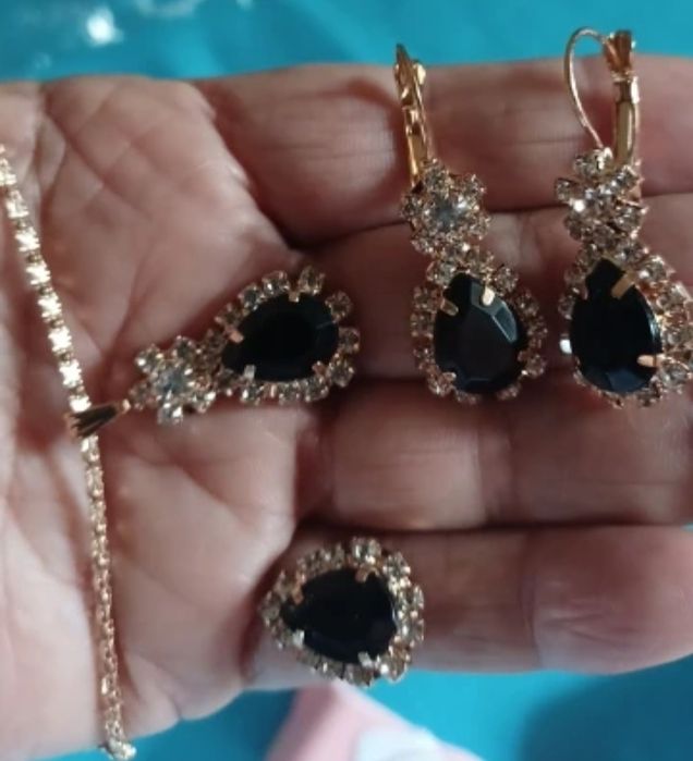 Set de 5 peças - Relógio, Brincos,  Fio e Anel - Ctt Grátis