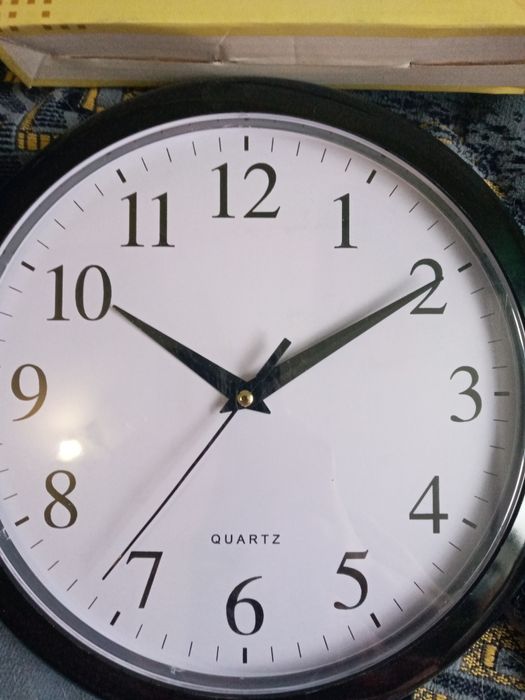 Часы настенные,классические.