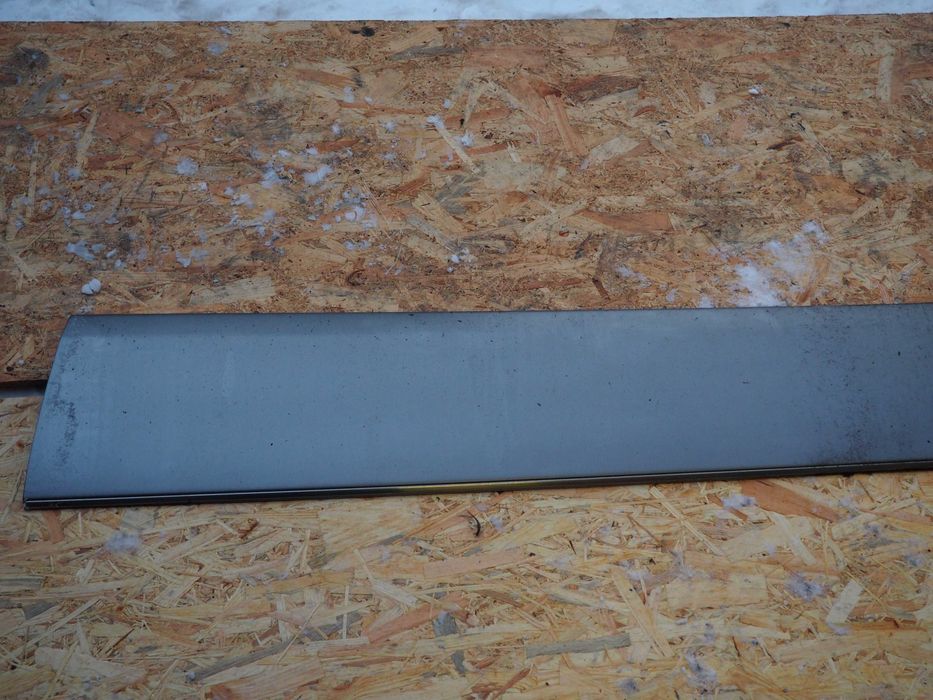 Listwa drzwi lewa mercedes W124 coupe