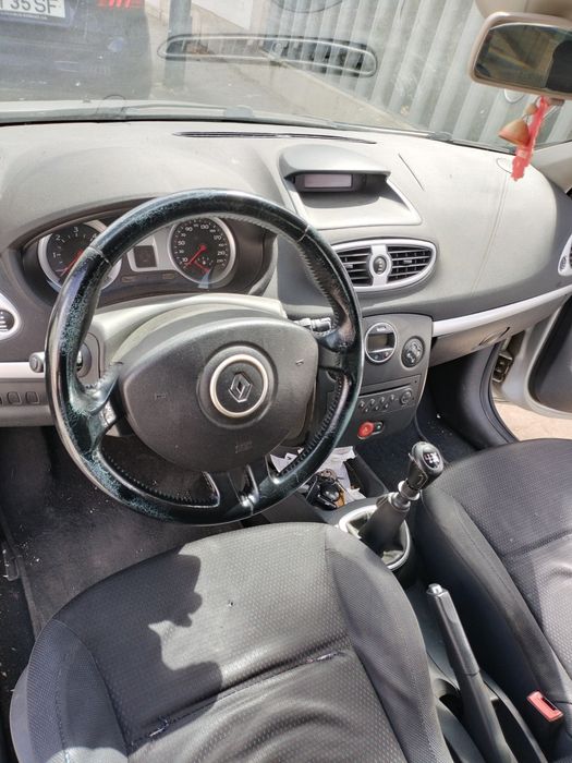 Clio 3 em bom estado de uso .cionando muito bem