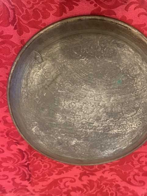 Bandeja em metal com motivo de mandala