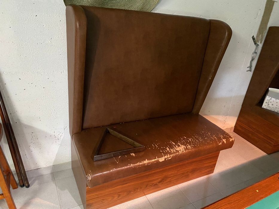 4 Sofás / Cadeirão em napa