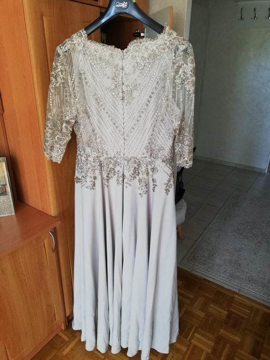 Piękna popielato-srebrna sukienka