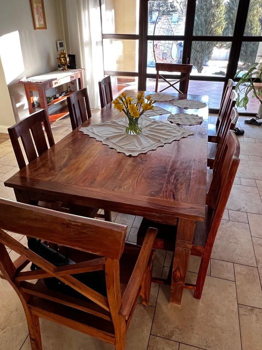 Meble kolonialne - stół z krzesłami