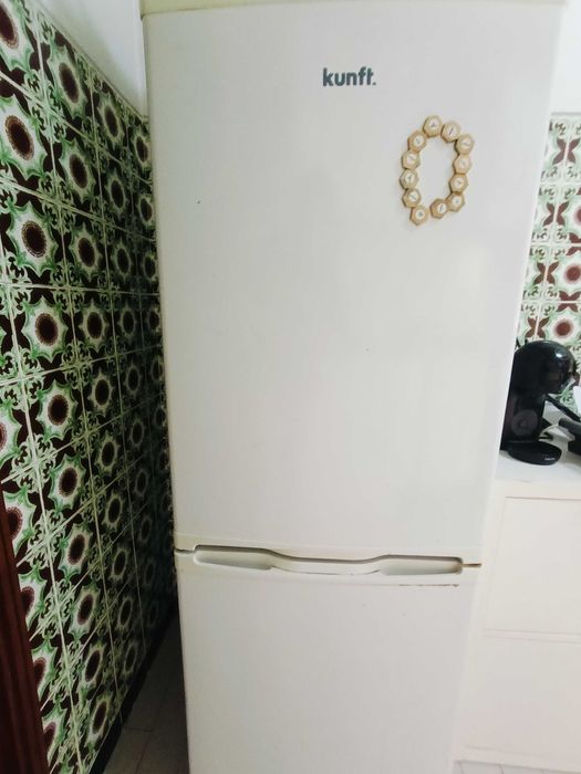 Frigorífico usado em estado satisfatório da marca kunftt