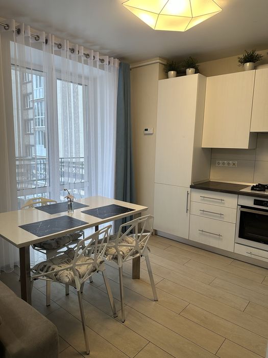 2- к квартира  68 кв м від господаря