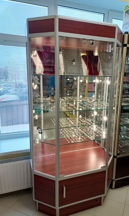 Gablota szklana podświetlana