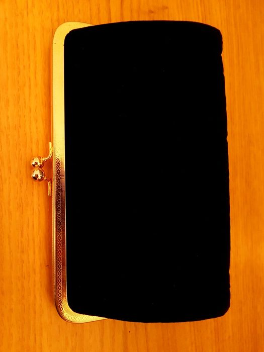 Clutch de cerimónia em veludo preto