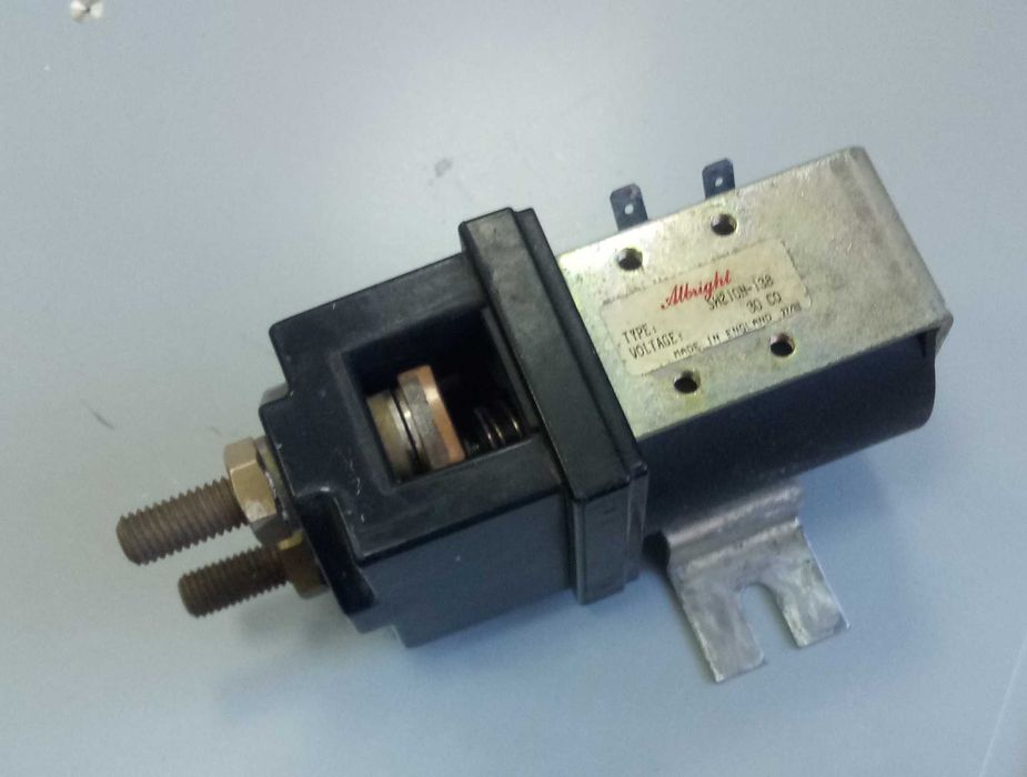 контактор 300A   обмотка 32В DC  ALBRIGHT SW210N 138   замкнутый.