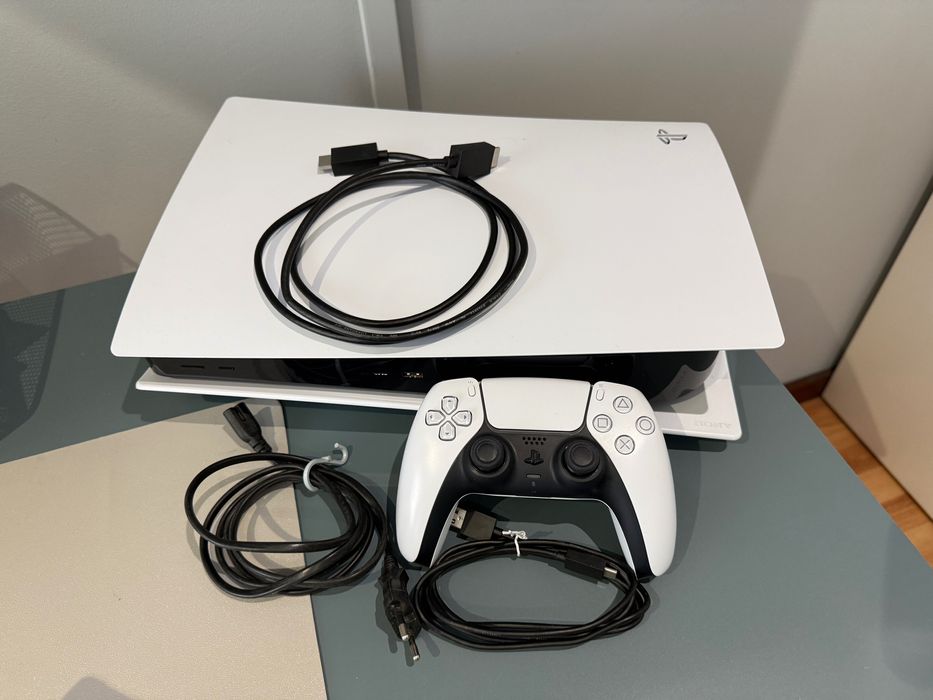 PlayStation 5 Standard Edition ( Leitor de CD’s ) 825gb com comando e cabos