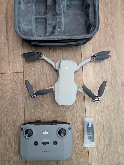 Dron DJI Mini 2 + Etui