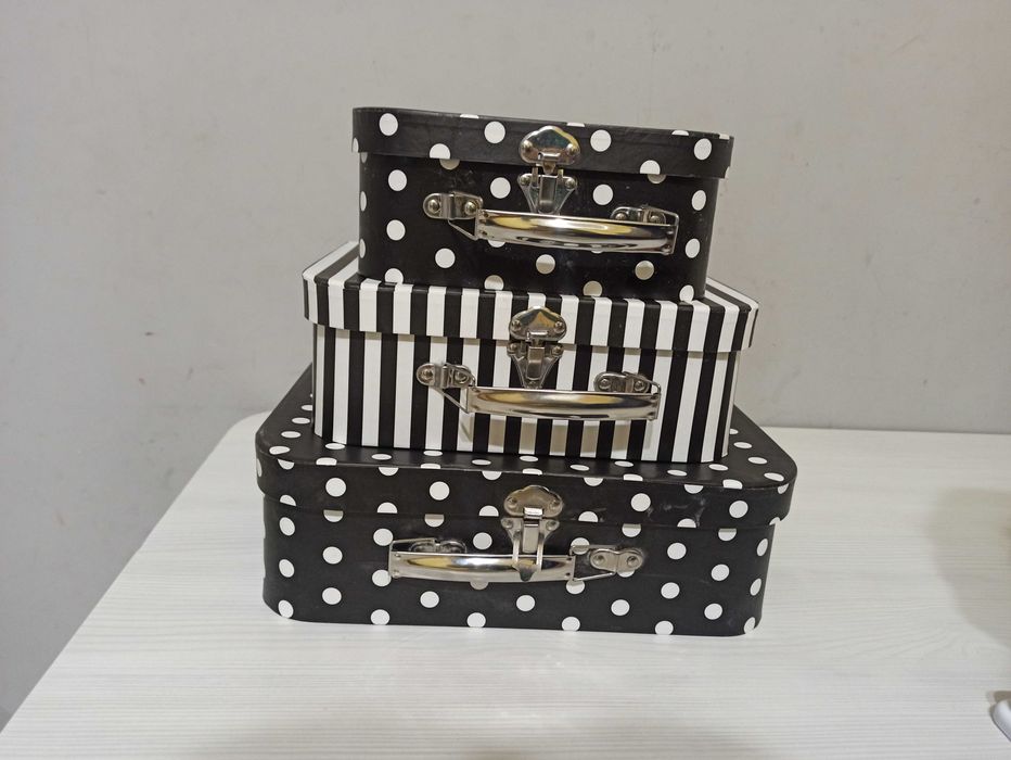 Набір валіз, коробки-чемодани