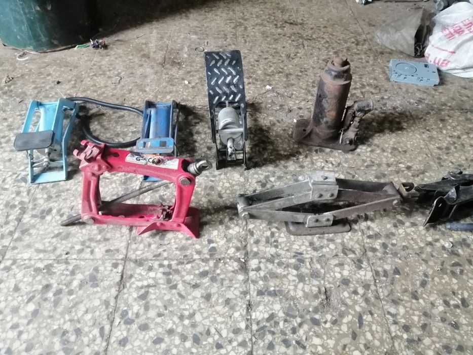 Продам домкрат автомобильный