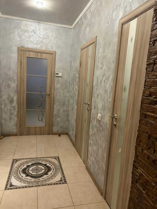 Продаж 2 кімнатної квартири. Озерна.