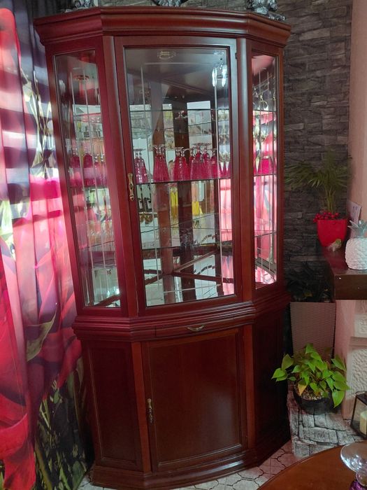 Vitrine canto como nova