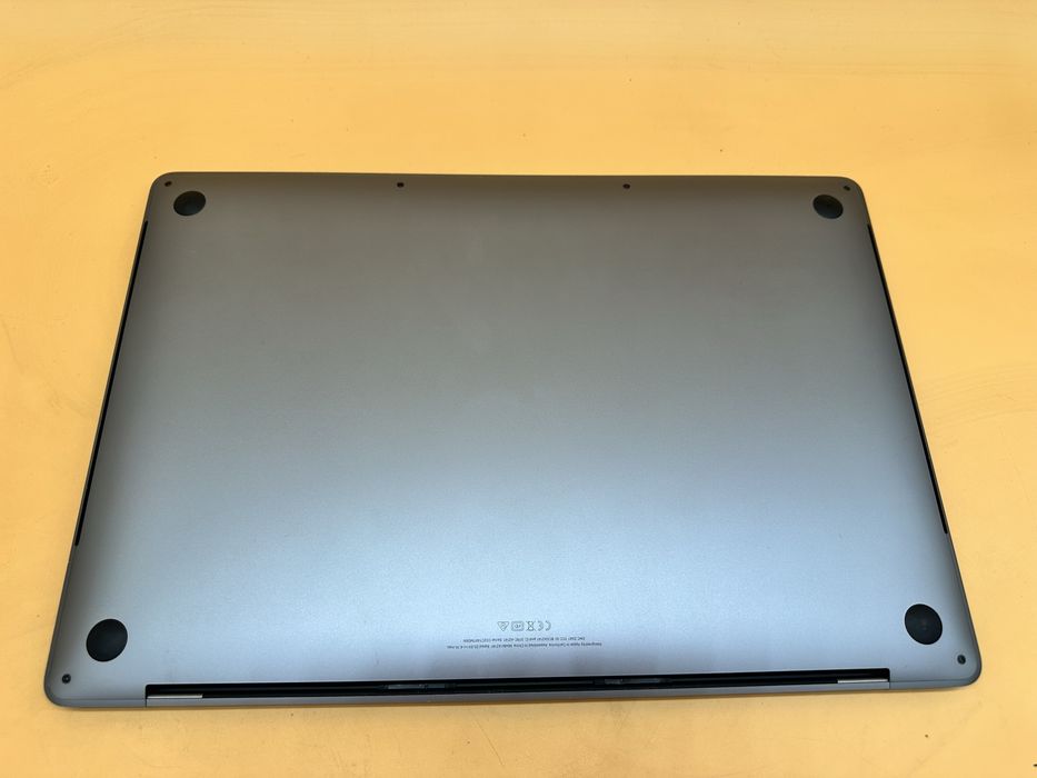 Macbook pro 2019 16 дюймів i7 512gb ssd a2141