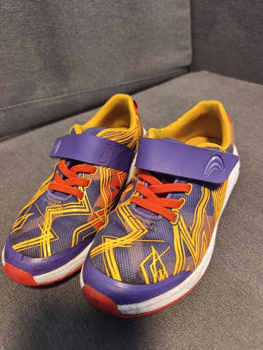 Дитячі кросівки clarks