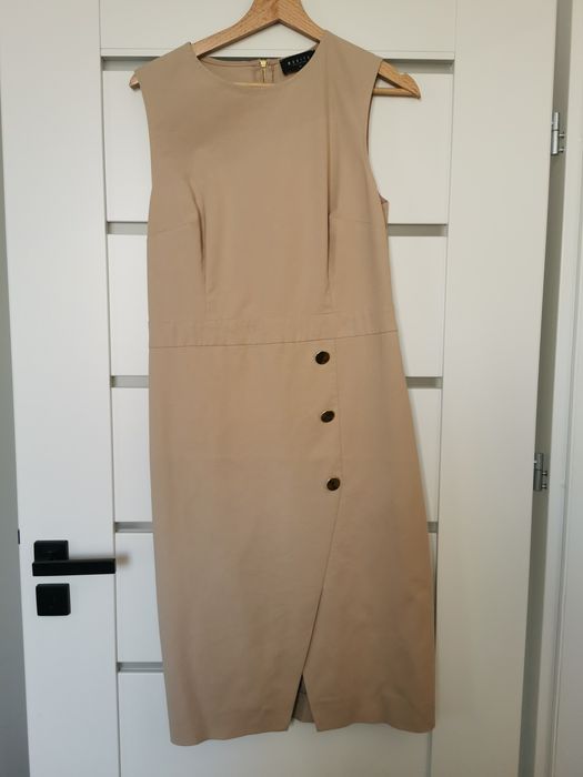 Sprzedam sukienkę bezową Mohito L