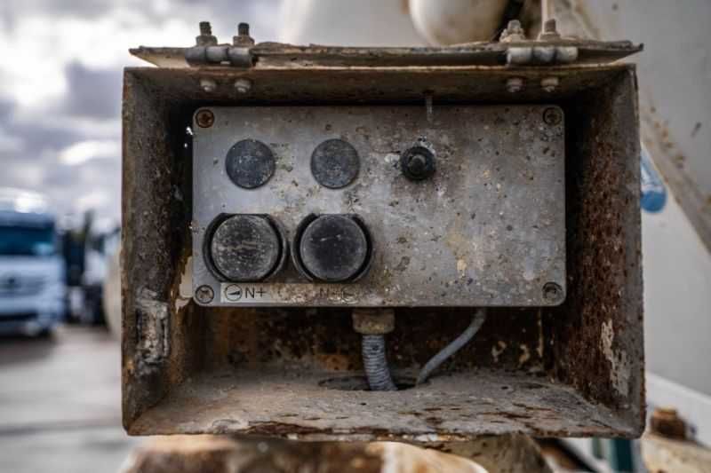 Грузовий автомобіль VOLVO FMX 410 BB+LIEBHERR 9m3