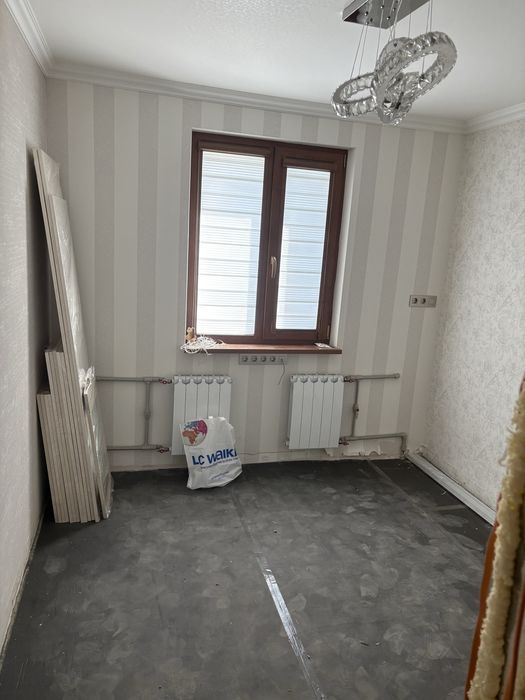 Окна б.упрофіль саламандра золотий дуб 76 на всіх вікнах  жалюзі