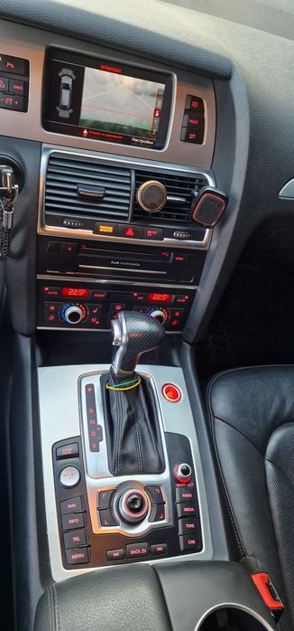 Автомобіль Ауді ку7