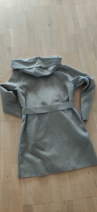 Szary płaszczyk na wiązanie