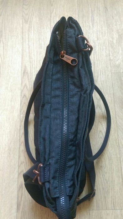 Cумка б/у женская деловая, под ноутбук Kipling с брелком.