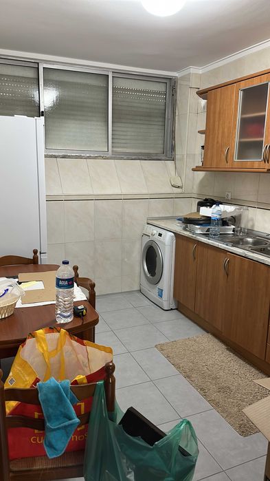 Quarto para alugar cacem , casal e solteiro