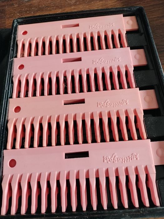 Przyrząd do robienia swetrów