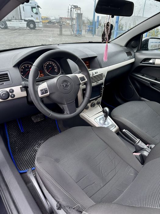 Opel Astra GTC H | 2008 | 1.6 |