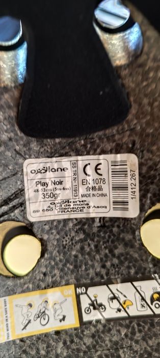 Capacete oxelo de cor preta