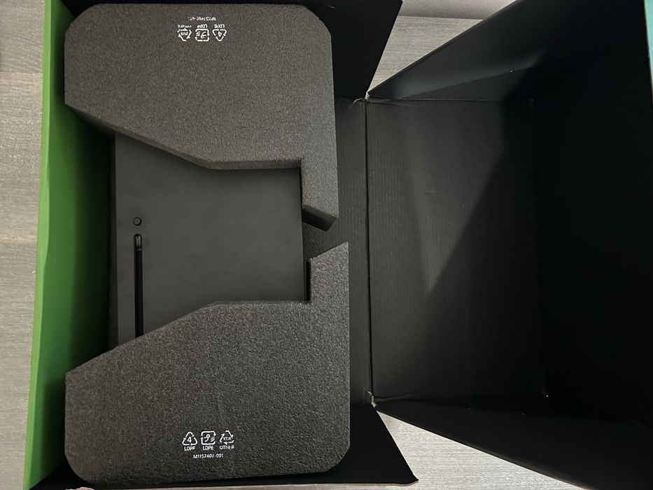 Xbox series X 1TB + 2 Comandos (original e personalizado)