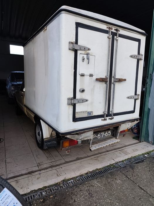 Toyota Hilux contentor isotérmico