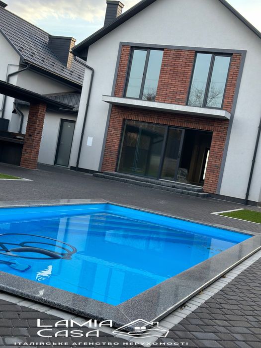 Продаж котеджу з басейном . Ближня роша