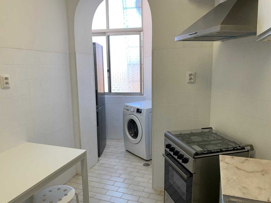 Quarto suíte com varanda metro Olivais Basto