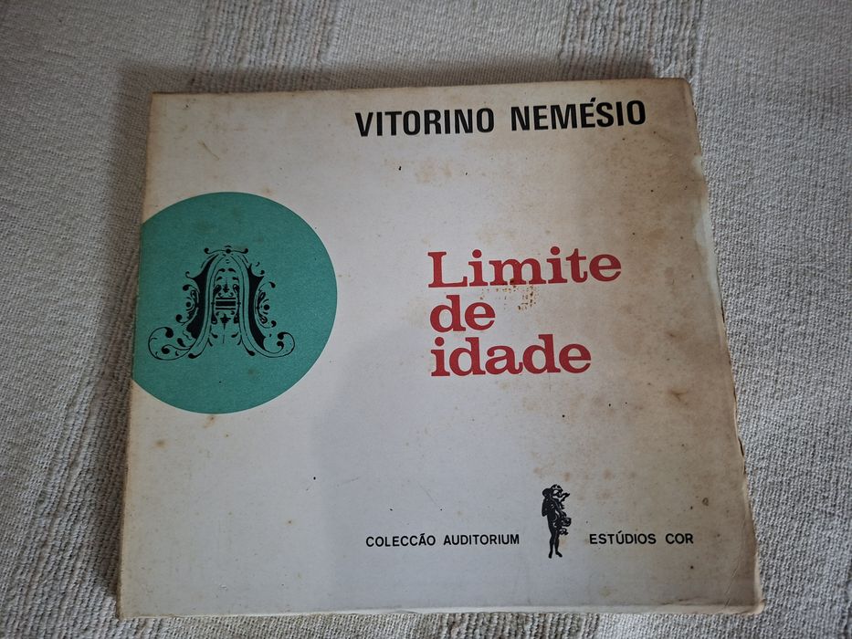 Poesia primeira edição de Vitorino Nemésio