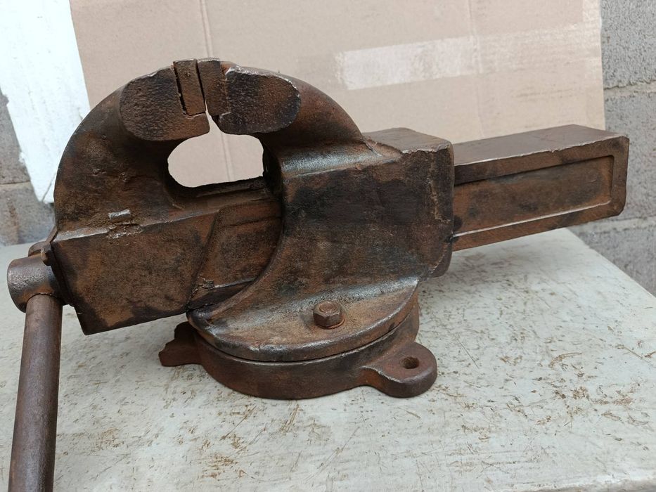 Тиски слесарные 140 мм