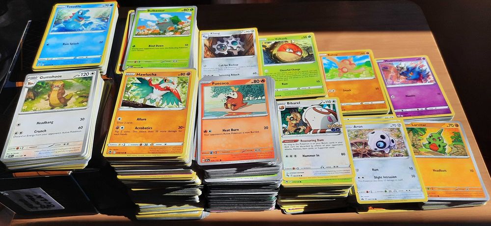 100 Cartas Pokémon genuínas (sem repetições) com 3 Raras/Holo/RevHolo