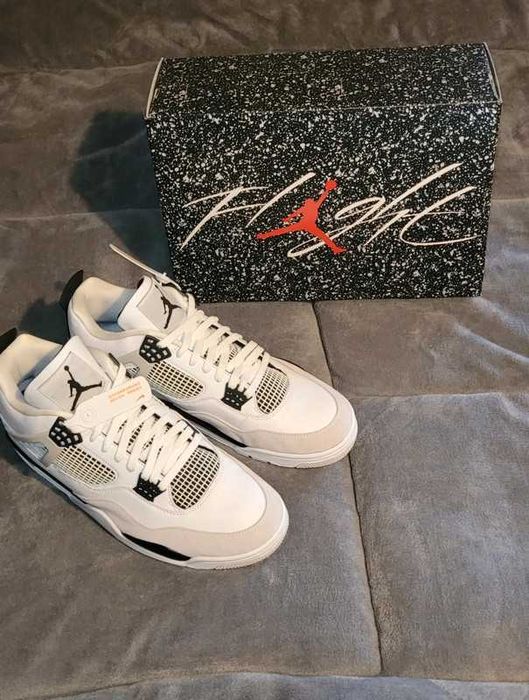 Jordan 4 Retro Military Black r.42