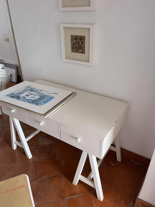 Dois moveis em madeira lacada