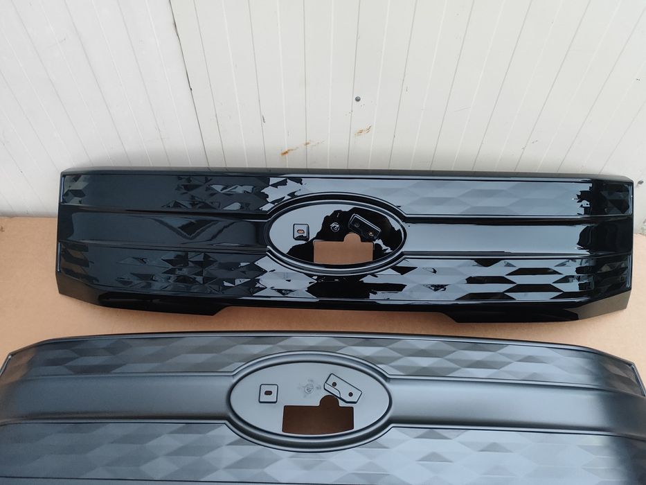 Решітка, гриль Ford F150 Lightning 2022-2025.