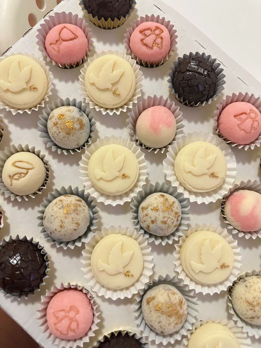Doces personalizados - Brigadeiros e mini cale donuts