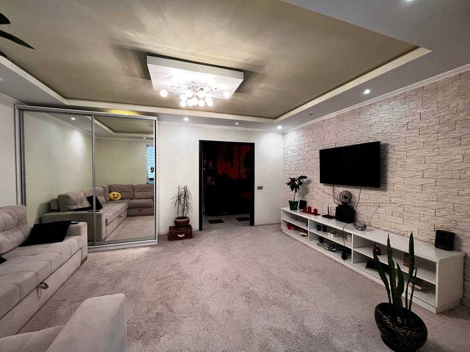 ТЕРМІНОВО! Продаю: 2 кімнатна квартира, з ремонтом, меблями, Каскад