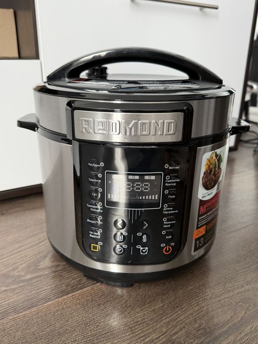 Мультиварка-скороварка Redmond RMC-PM381